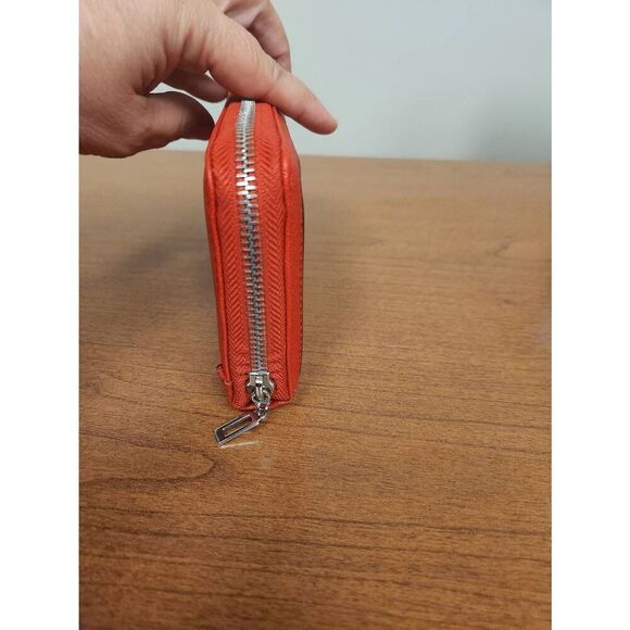 Guess Wallet Red Zip Around Baldwin Park EUC (R) - Picture 4 of 16